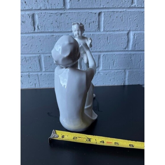 Kaiser West Germany Bisque Porcelain Mother Holding Child Figurine Signed & 398 - Picture 13 of 15